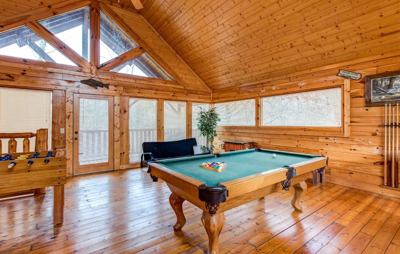 Secret Romance, 2 Bedrooms, Sleeps 8, Pool Table, Hot Tub, Arcade 개틀린버그 외부 사진